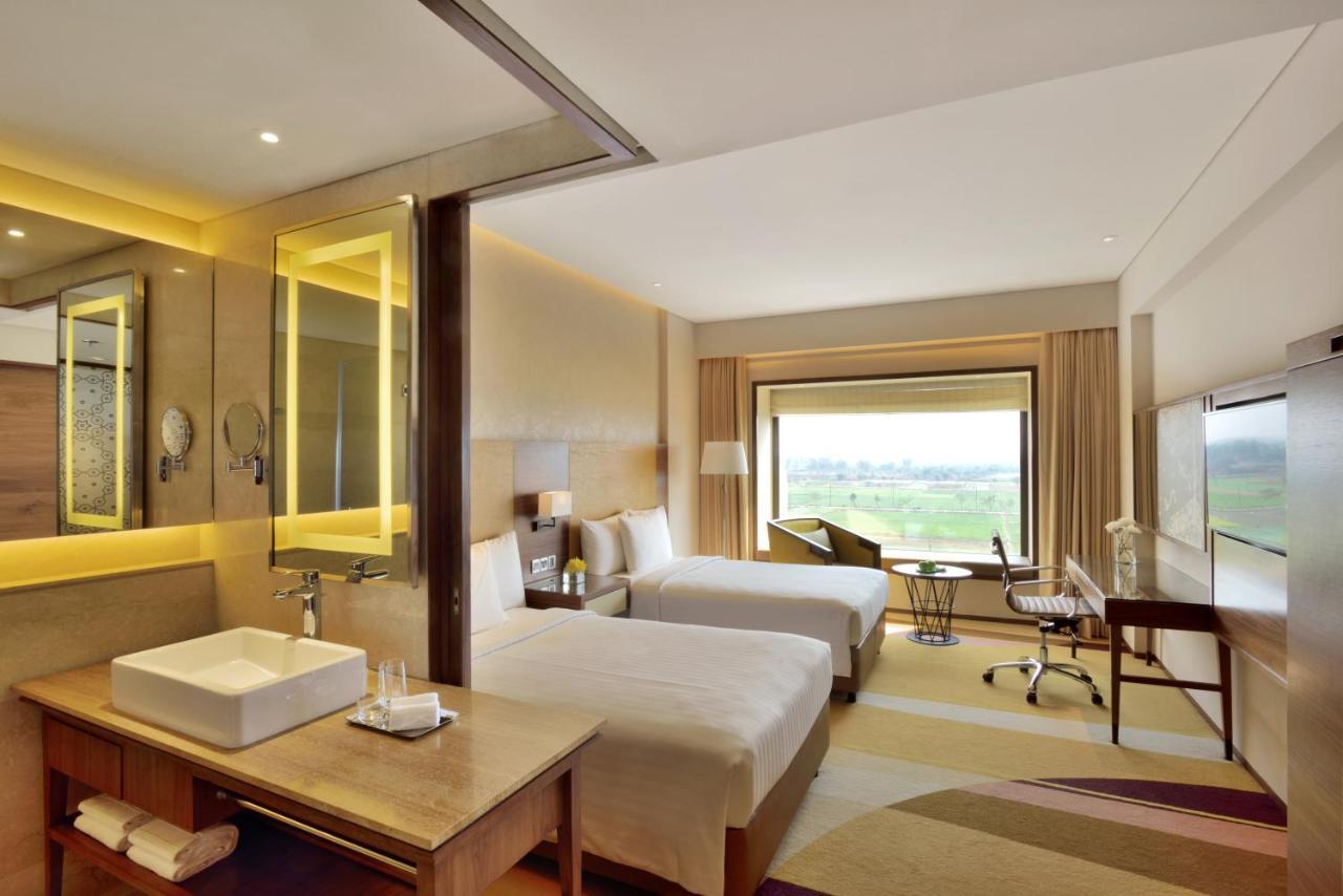 מלון Courtyard By Marriott Raipur מראה חיצוני תמונה