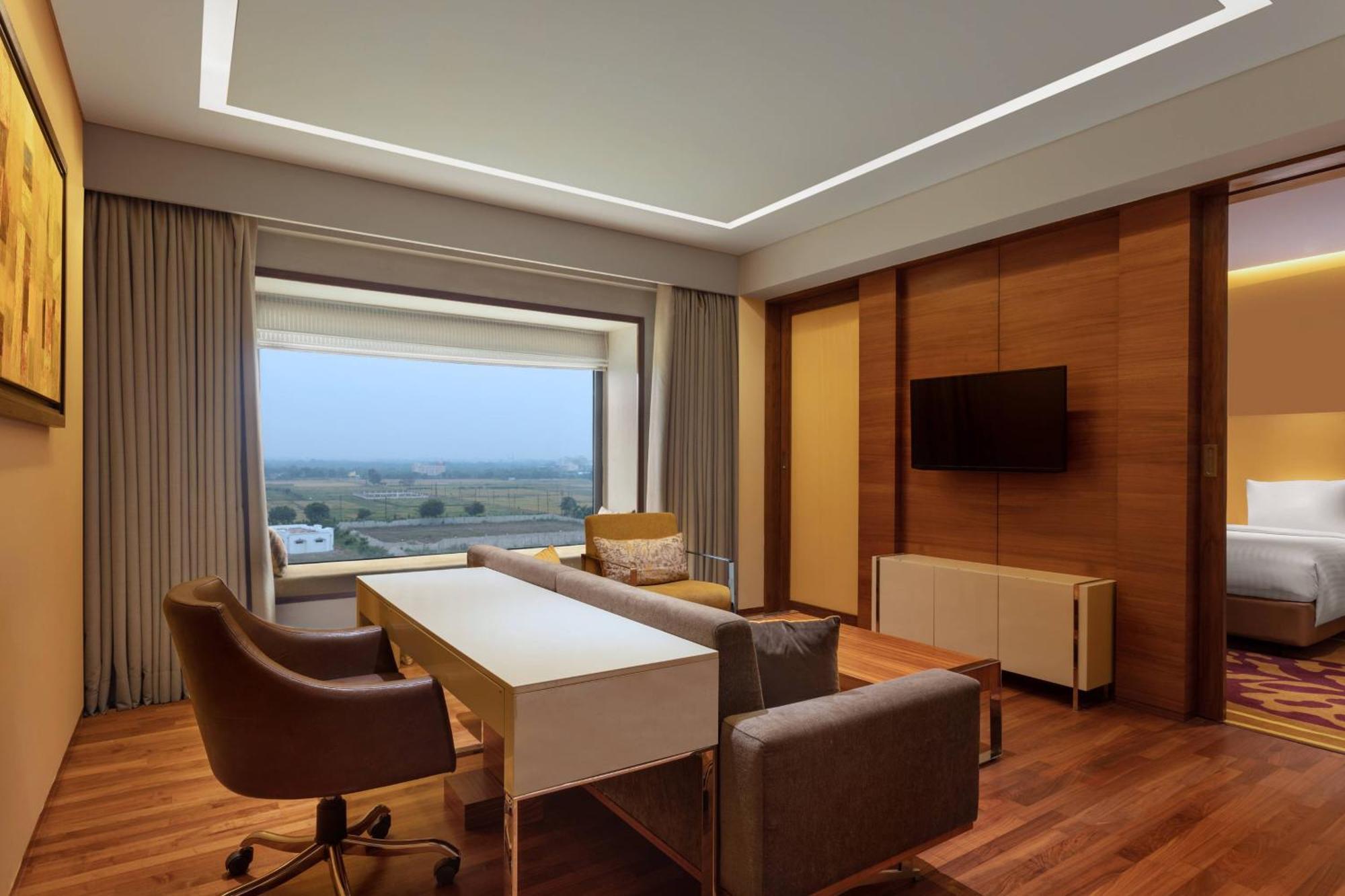 מלון Courtyard By Marriott Raipur מראה חיצוני תמונה
